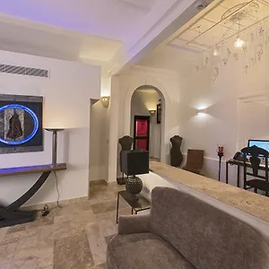 https://the-snop-house.hotelssaintjulians.com